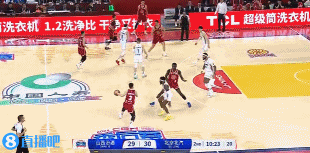 NBA级别的隔扣💥💥曾凡博快攻霸王踏步 弹射起飞滑翔暴力劈扣