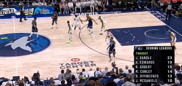 玩火!爱德华兹连续出现失误 勇士利用反击连投带罚迫近比分